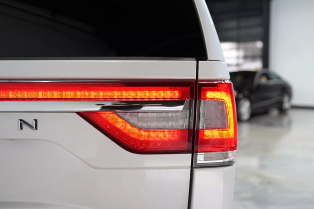 2017 Lincoln Navigator Select Image 23 of 66