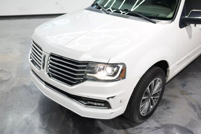 2017 Lincoln Navigator Select Image 3 of 66