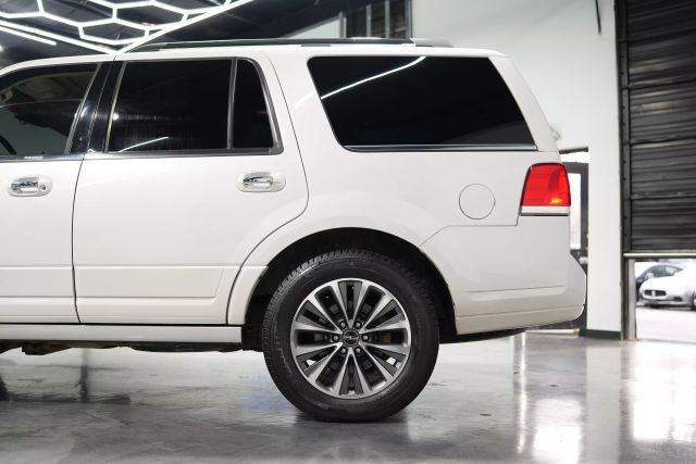 2017 Lincoln Navigator Select Image 17 of 66