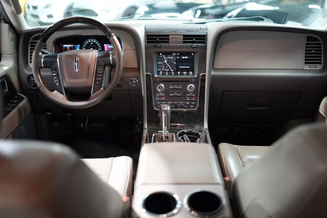 2017 Lincoln Navigator Select Image 34 of 66