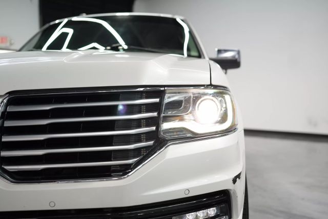 2017 Lincoln Navigator Select Image 6 of 66