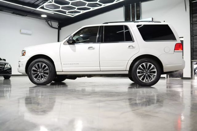 2017 Lincoln Navigator Select Image 16 of 66