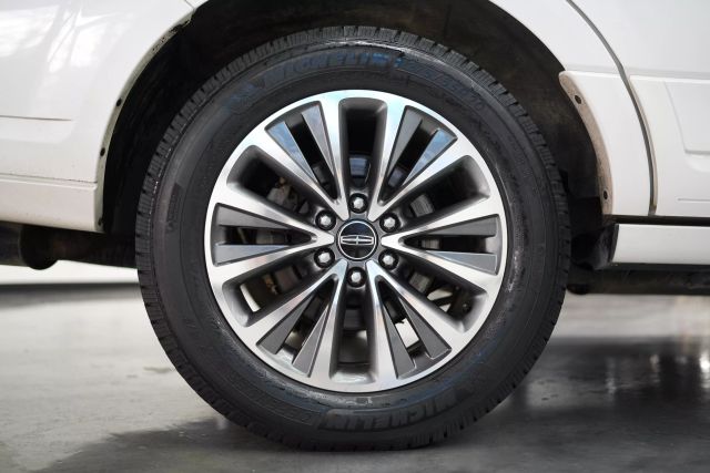 2017 Lincoln Navigator Select Image 28 of 66