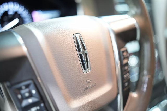 2017 Lincoln Navigator Select Image 40 of 66