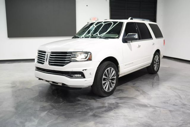 2017 Lincoln Navigator Select Image 1 of 66