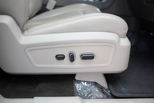 2017 Lincoln Navigator Select Image 53 of 66