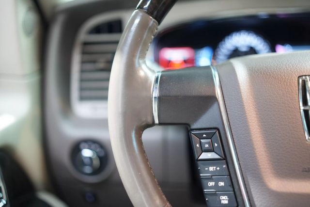 2017 Lincoln Navigator Select Image 39 of 66
