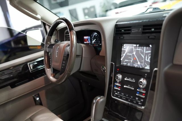 2017 Lincoln Navigator Select Image 52 of 66