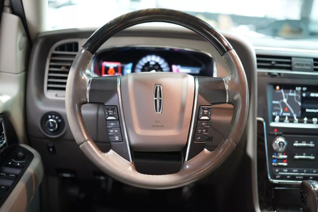 2017 Lincoln Navigator Select Image 37 of 66