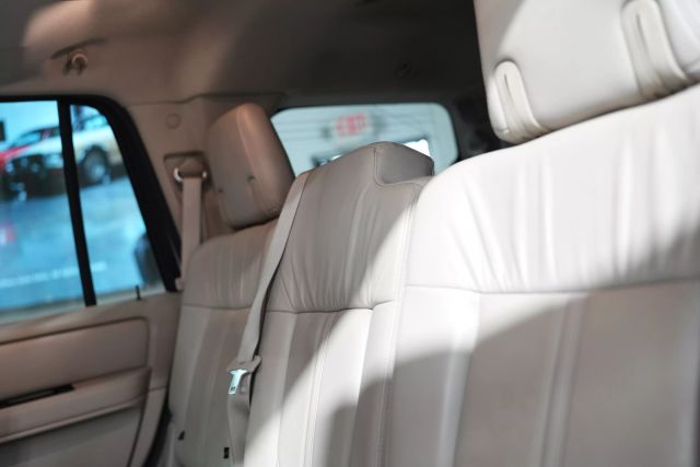 2017 Lincoln Navigator Select Image 57 of 66