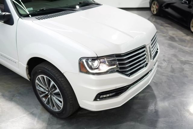 2017 Lincoln Navigator Select Image 19 of 66