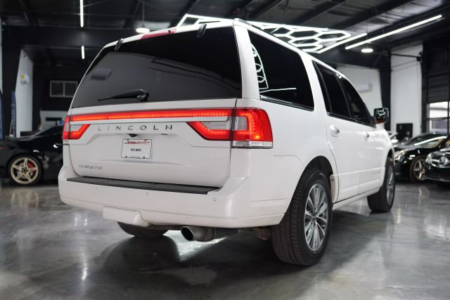 2017 Lincoln Navigator Select Image 13 of 66