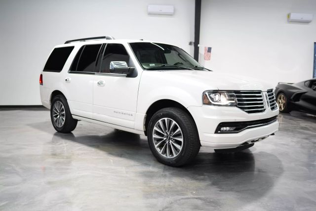 2017 Lincoln Navigator Select Image 8 of 66