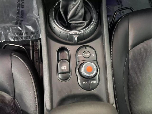 Vehicle image 15 of 34