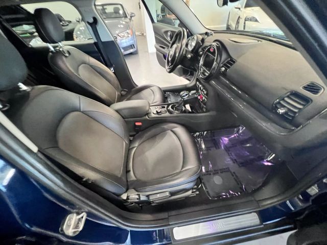 Vehicle image 22 of 34