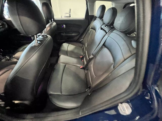 Vehicle image 11 of 34