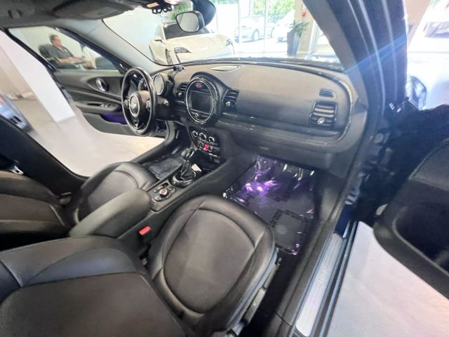 Vehicle image 20 of 34