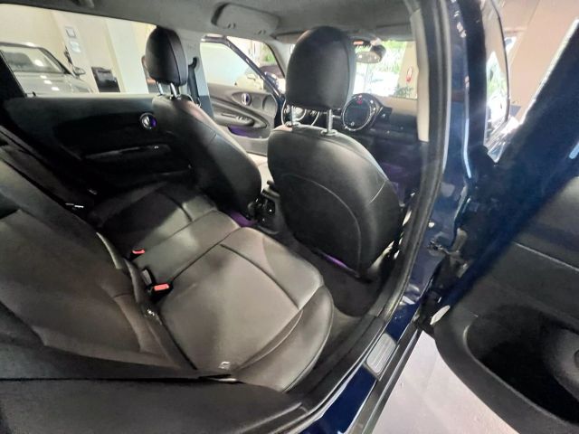 Vehicle image 21 of 34