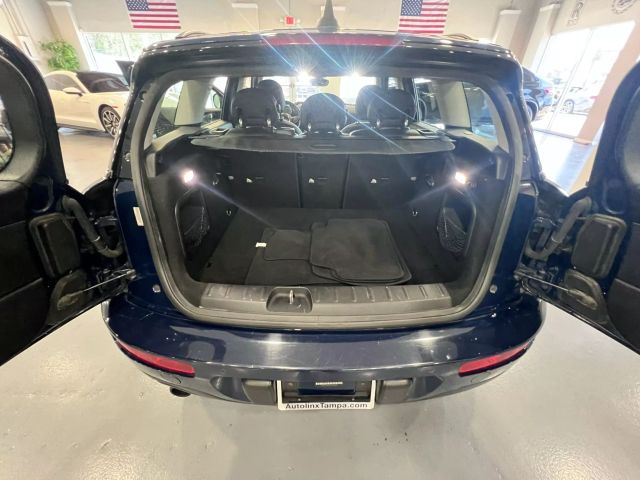 Vehicle image 23 of 34