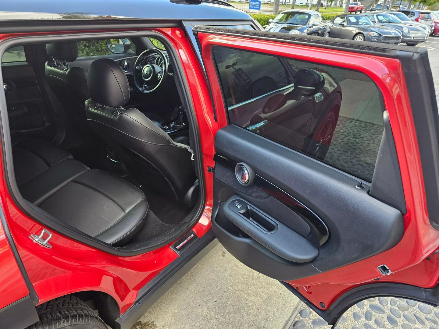 Vehicle image 21 of 27