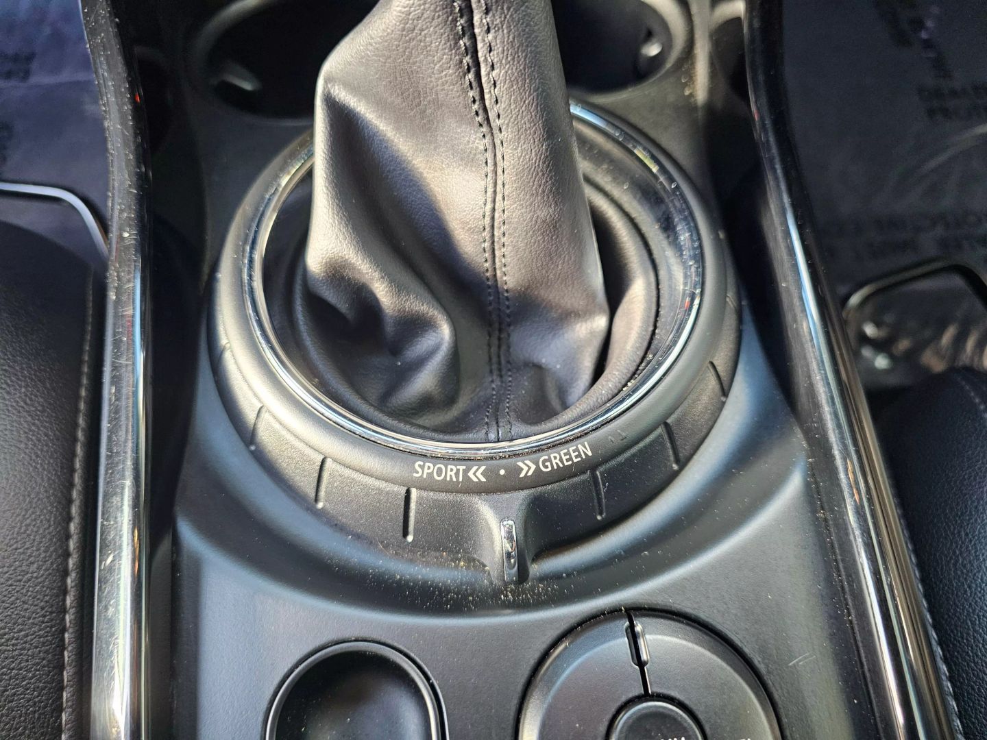 Vehicle image 14 of 27