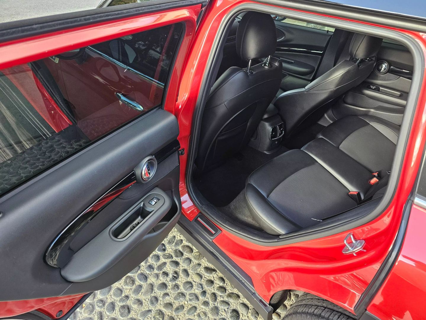 Vehicle image 17 of 27