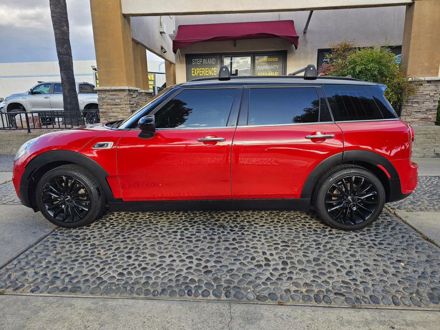 Vehicle image 8 of 27