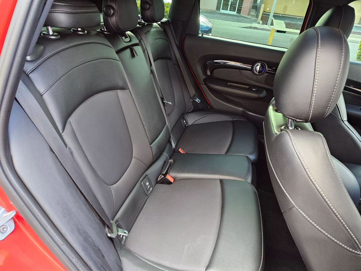 Vehicle image 22 of 27