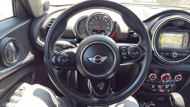 Vehicle image 10 of 33