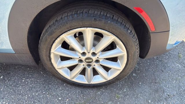 Vehicle image 9 of 33