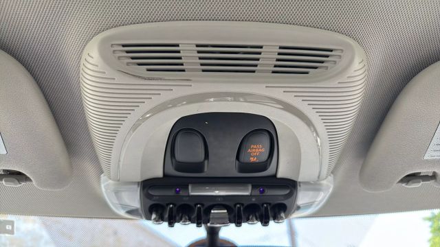 Vehicle image 21 of 33
