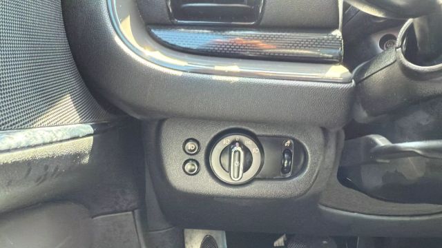 Vehicle image 15 of 33