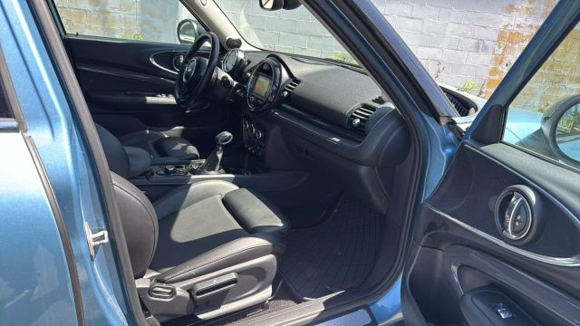 Vehicle image 25 of 33