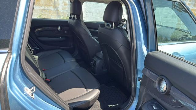Vehicle image 26 of 33