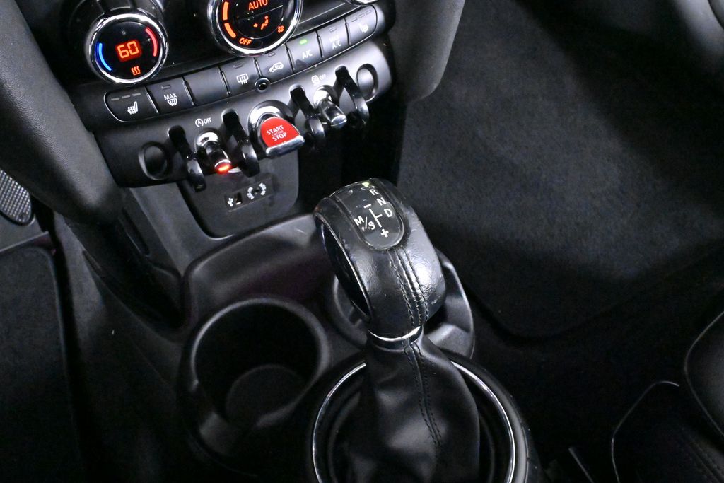 Vehicle image 22 of 33