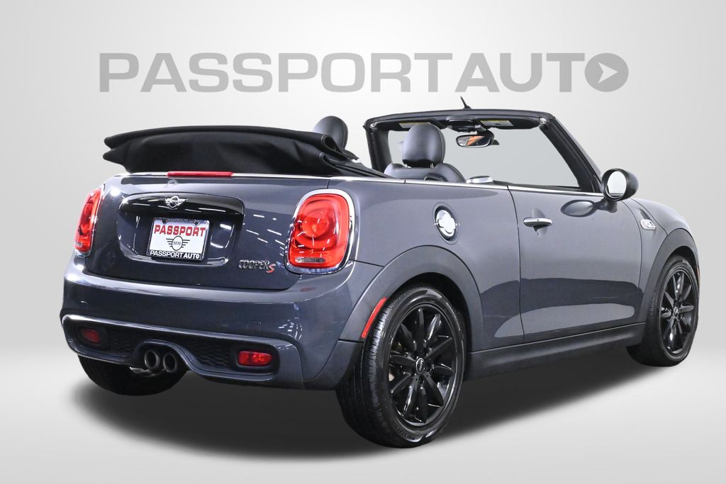 Vehicle image 7 of 33