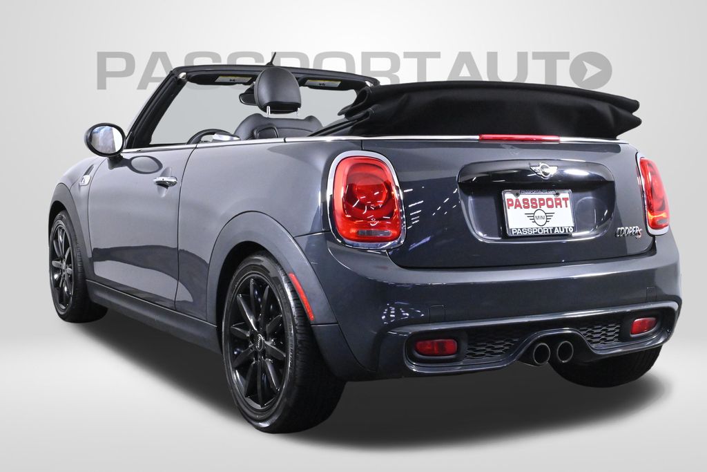 Vehicle image 9 of 33