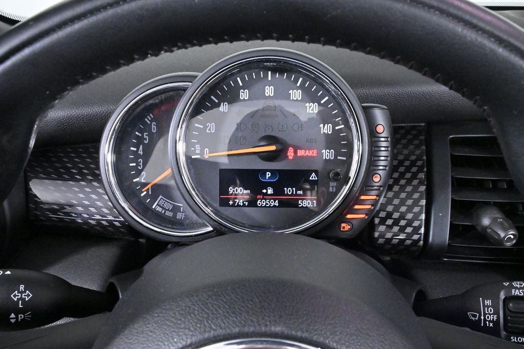 Vehicle image 20 of 33