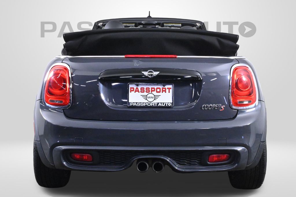 Vehicle image 11 of 33