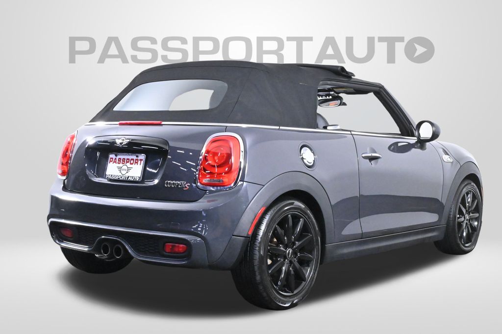 Vehicle image 6 of 33