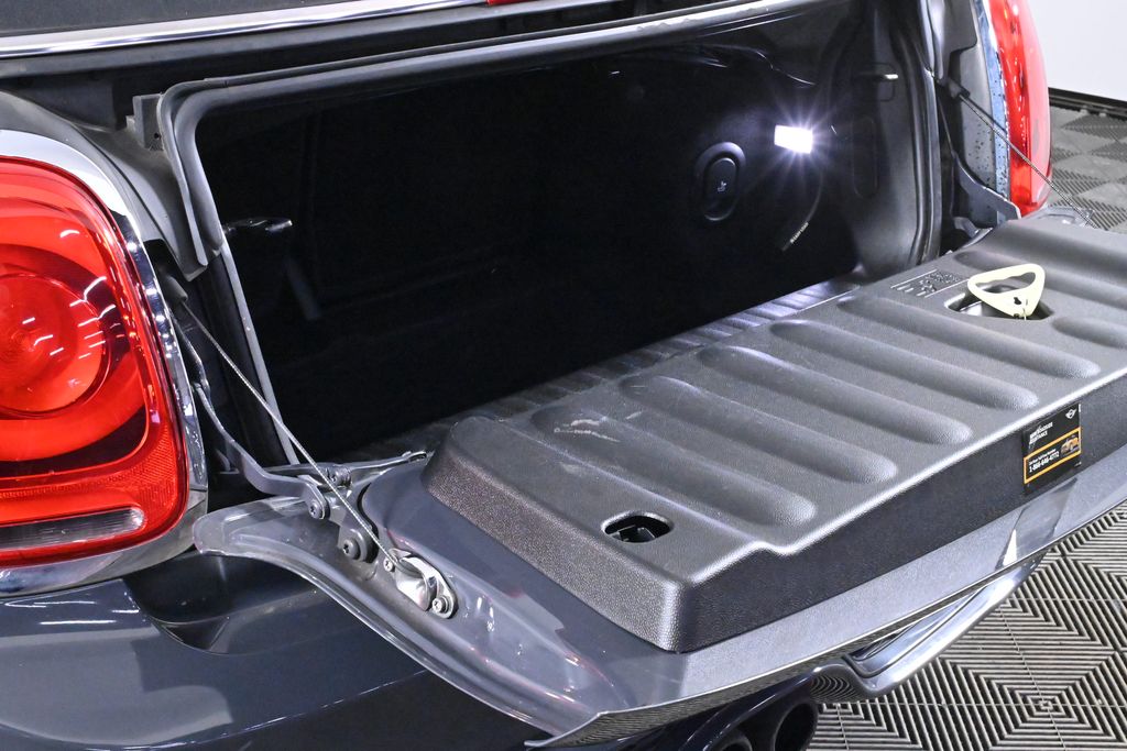 Vehicle image 13 of 33
