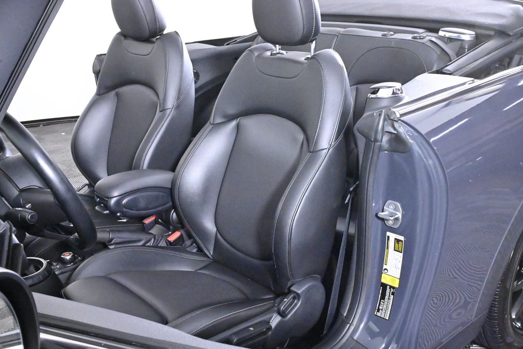 Vehicle image 15 of 33