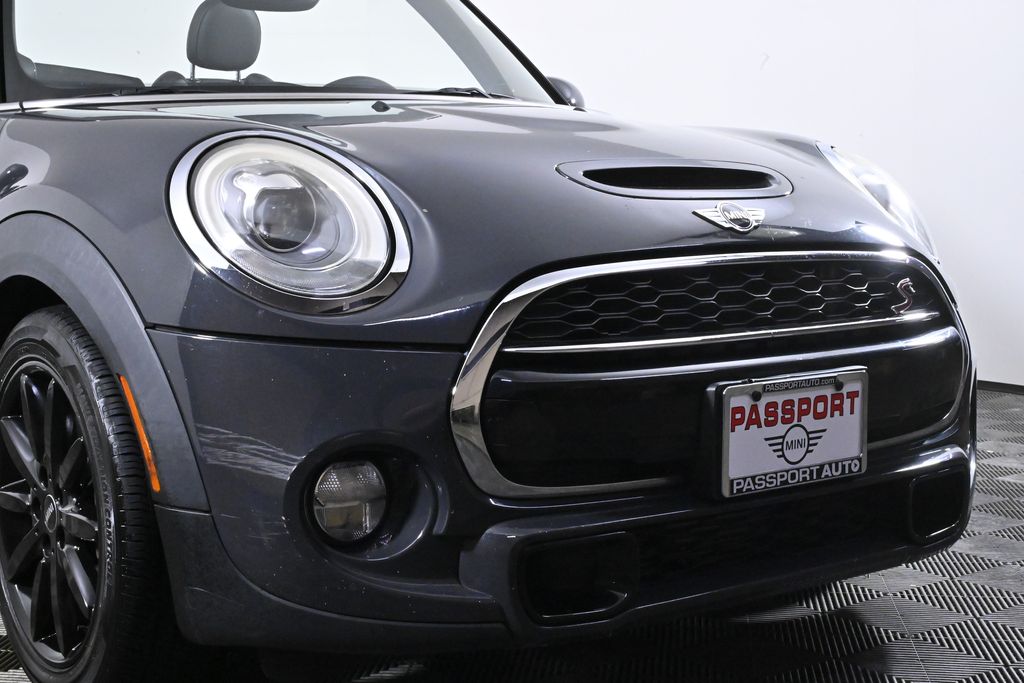 Vehicle image 18 of 33