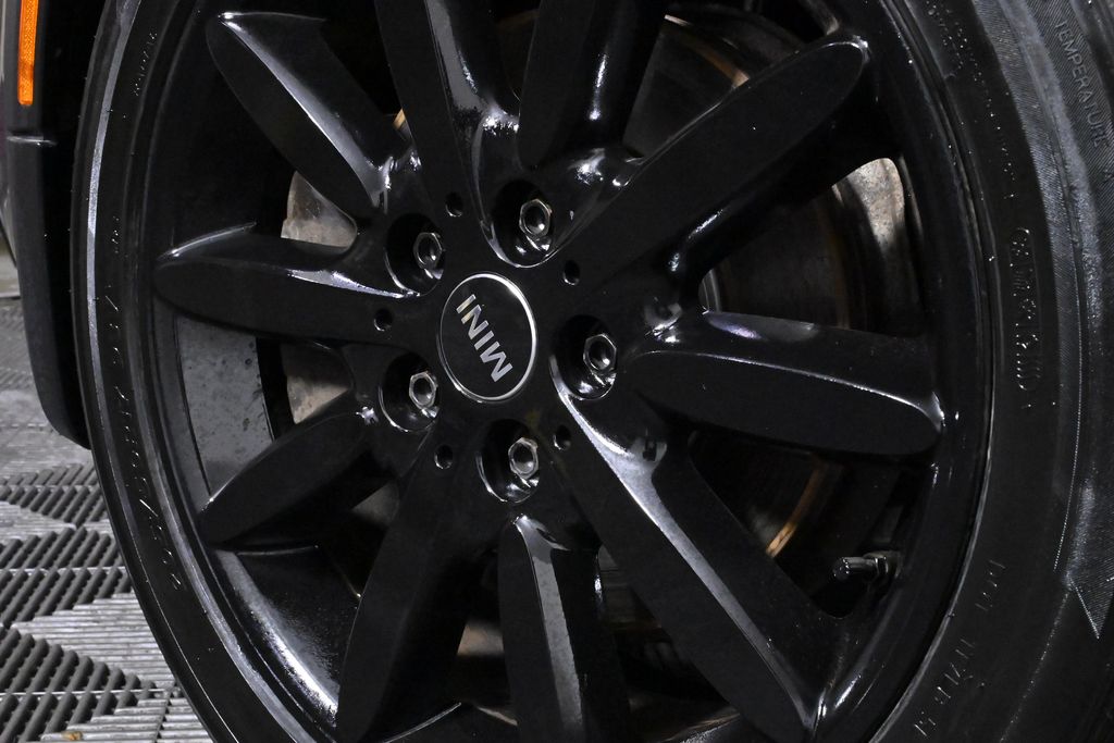 Vehicle image 12 of 33