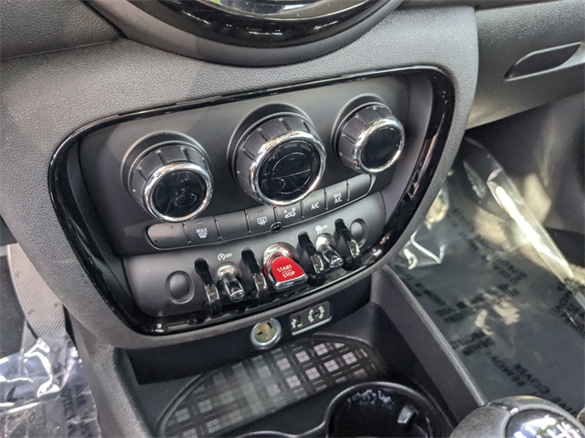 Vehicle image 20 of 30