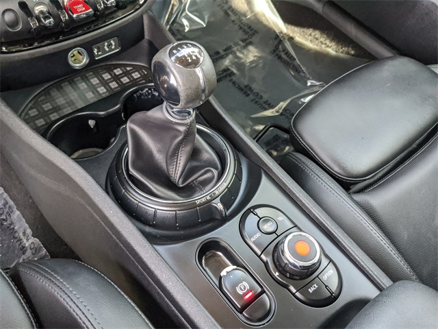 Vehicle image 18 of 30