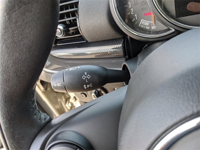 Vehicle image 19 of 30