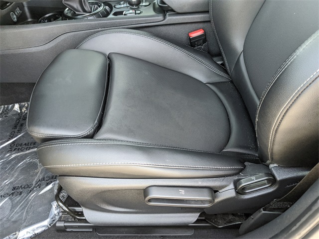 Vehicle image 28 of 30