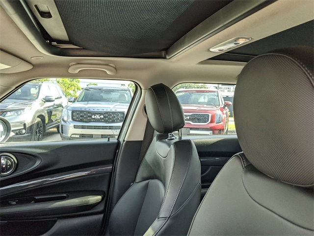 Vehicle image 27 of 30