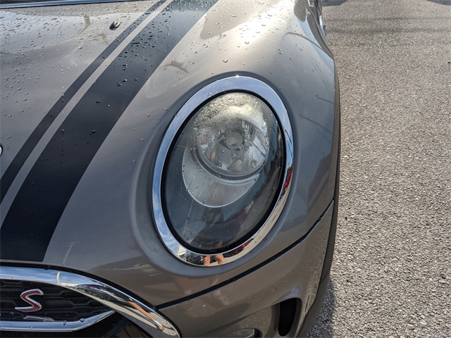 Vehicle image 21 of 30
